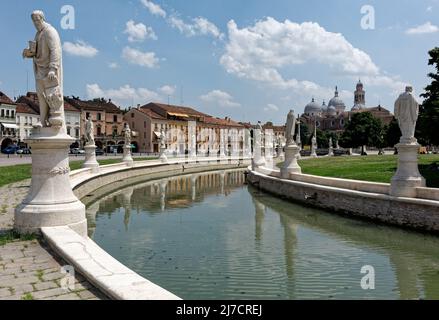 Padua: Prato della Valle und Basilika Santa Giustina Stockfoto