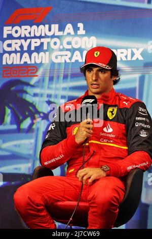 Carlos Sainz Jr (ESP) Ferrari in der FIA-Pressekonferenz nach dem Qualifying, Portrait während des Formel 1 Crypto.com Miami Grand Prix 2022, 5. Runde der FIA Formel 1 Weltmeisterschaft 2022, auf dem Miami International Autodrome, vom 6. Bis 8. Mai 2022 in Miami Gardens, Florida, Vereinigte Staaten von Amerika - Foto: Dppi/DPPI/LiveMedia Stockfoto