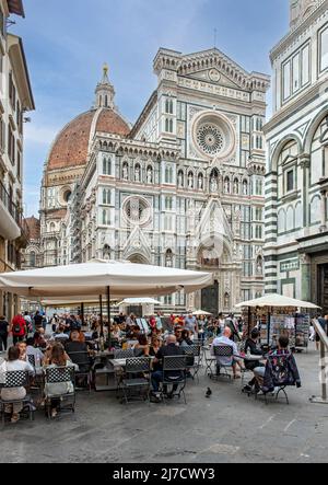 Restaurant im Freien vor der Kathedrale von Florenz, Piazza del Duomo, Firenzano, Italien Stockfoto