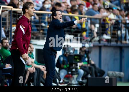 Villarreal, Spanien, 8. Mai 2022. Sevilla FC-Manager Julen Lopetegui (L) und Villarreals Cheftrainer Unai Emery während des La Liga-Spiels zwischen Villarreal cf und Sevilla FC. Foto von Jose Miguel Fernandez /Alamy Live News ) Stockfoto