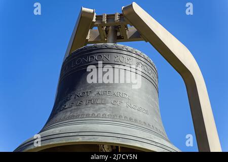 Bronzeglocke London 2012 im Queen Elizabeth Park in Stratford. London Stockfoto