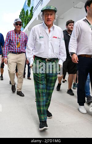 8.. Mai 2022; Miami, Florida, USA; Jackie Stewart kommt vor dem Start des Formel 1 CRYPTO.COM Miami Grand Prix am 8. Mai 2022 im Miami International Autodrome in Miami Gardens im Fahrerlager an Stockfoto