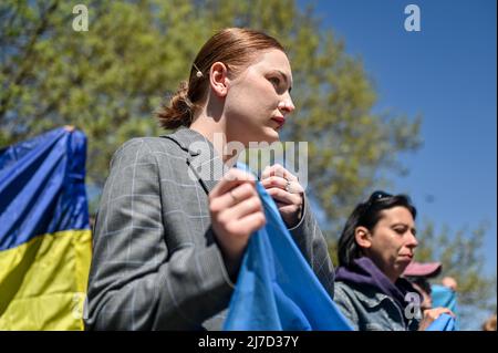 ZAPORIZHZHIA, UKRAINE - 7. MAI 2022 - Demonstranten rufen die Weltgemeinschaft auf, bei der Evakuierung ukrainischer Verteidiger aus Mariupol, einem por, zu helfen Stockfoto