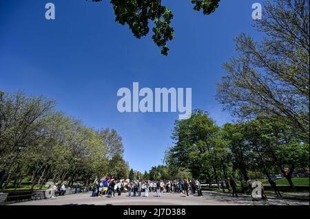 ZAPORIZHZHIA, UKRAINE - 7. MAI 2022 - Demonstranten rufen die Weltgemeinschaft auf, bei der Evakuierung ukrainischer Verteidiger aus Mariupol, einem por, zu helfen Stockfoto