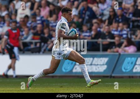 Swansea, Großbritannien. 8. Mai 2022. Rio Dyer of Dragons beim Angriff während des United Rugby Championship Match von Ospreys gegen Dragons. Kredit: Gruffydd ThomasAlamy Stockfoto