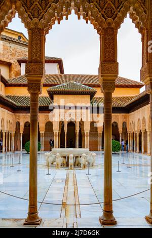 Granada, Spanien - 11. März 2013: Patio der Löwen in der Alhambra Stockfoto