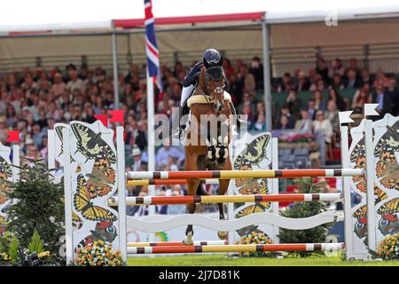 BADMINTON, Großbritannien, 8.. MAI LAURA Collett reitet London 52 während des Show Jumping Events bei den Badminton Horse Trials, Badminton House, Badminton am Sonntag, 8.. Mai 2022. (Kredit: Jon Bromley | MI News) Stockfoto