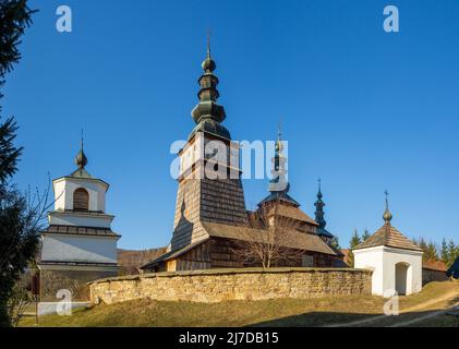 Alte orthodoxe Kirche in Owczary, Polen. Erbaut im 17.. Jahrhundert. Jetzt sowohl als römisch-katholische und griechisch-katholische Kirche verwendet. UNESCO-Weltkulturerbe Stockfoto