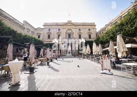 Blick auf die Statue der Königin Victoria auf dem Platz der Republik in Valletta Stockfoto