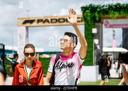 #31 Esteban Ocon (FRA, Alpine F1 Team) und seine Freundin Elena Berri, F1 Grand Prix von Miami auf dem Miami International Autodrome am 8. Mai 2022 in Miami, USA. (Foto mit ZWEI HOHEN Bildern) Stockfoto