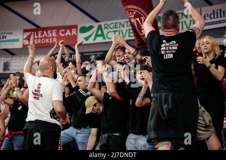 Venedig, Italien, Mai 08 2022, Reyers Anhänger während der Umana Reyer Venezia gegen AX Armani Exchange Milano, Italienische Basketball A Serie Championship in Venedig, Italien, Mai 08 2022 Stockfoto