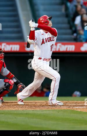 Los Angeles Angels designierter Hitter Shohei Ohtani (17) trifft den Ball während eines MLB-Spiels in der regulären Saison gegen die Washington Nationals, Samstag, Ma Stockfoto