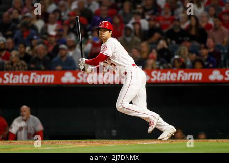 Los Angeles Angels designierter Hitter Shohei Ohtani (17) trifft den Ball während eines MLB-Spiels in der regulären Saison gegen die Washington Nationals, Samstag, Ma Stockfoto