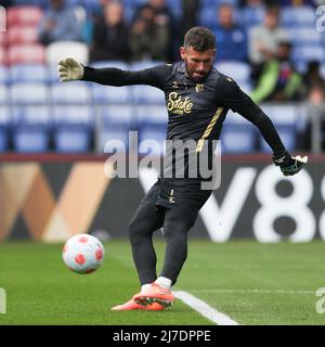 London, England, 7. Mai 2022. Watford-Torwart Ben Foster erwärmt sich während des Premier League-Spiels zwischen Crystal Palace und Watford im Selhurst Park, London, England am 7. Mai 2022. Foto von Ken Sparks. Nur zur redaktionellen Verwendung, Lizenz für kommerzielle Nutzung erforderlich. Keine Verwendung bei Wetten, Spielen oder Veröffentlichungen einzelner Clubs/Vereine/Spieler. Stockfoto