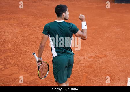 Madrid, Spanien, 08. Mai 2022, Carlos Alcaraz Garfia aus Spanien beim Finale der Mutua Madrid Open gegen Alexander Zverev aus Deutschland im Manolo Santana Stadium in Madrid. Carlos Alcaraz besiegt Alexander Zverev (6-3,6-1) Stockfoto