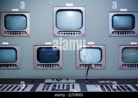 Seltene Kommunikationspanel im Museum für Funkelektronik. Berlin, Deutschland - 05.17.2019 Stockfoto