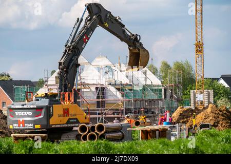 Neubau von Wohngebäuden, 27 Doppel- und Reihenhäusern, Rohbau, Wohnprojekt in Bottrop, NRW, Deutschland Stockfoto