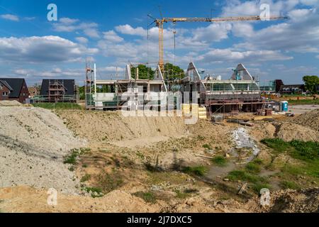 Neubau von Wohngebäuden, 27 Doppel- und Reihenhäusern, Rohbau, Wohnprojekt in Bottrop, NRW, Deutschland Stockfoto