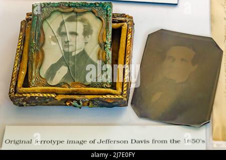 In der Jefferson Davis Presidential Library in Biloxi, Mississippi, ist ein Ferrotyp des konföderierten Präsidenten Jefferson Davis aus dem Jahr 1850s abgebildet. Stockfoto