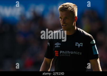 Swansea, Großbritannien. 8. Mai 2022. Gareth Anscombe von Ospreys während des Ospreys gegen Dragons United Rugby Championship Match. Kredit: Gruffydd Thomas/Alamy Stockfoto