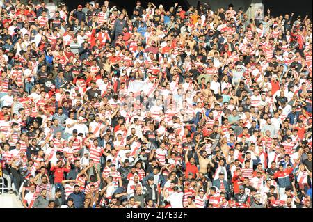 8. Mai 2022, Tunis, Tunesien: Tunis, Tunesien 08. Mai, 2022. Unterstützer von CA während des Derbys der Hauptstadt Tunis zwischen Club Africain (CA) und Esperance Sportive de Tunis (EST) im Stadion Rades im Rahmen des 3.-tägigen Spiels der Fußball-Liga 1. (Bild: © Chokri Mahjoub/ZUMA Press Wire) Stockfoto