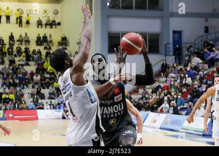 Cremona, Italien, Mai 08 2022, Malik Dime (Vanoli Cremona) während der Vanoli Basket Cremona gegen Dolomiti Energia Trentino, Italienische Basketball A Serie Championship in Cremona, Italien, Mai 08 2022 Stockfoto