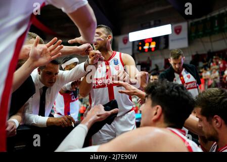 Enerxenia Arena, Varese, Italien, 08. Mai 2022, Pallacanestro Varese Auszeit während Openjobmetis Varese vs Banco di Sardegna Sassari - Italienische Basketball A Serie Championship Stockfoto