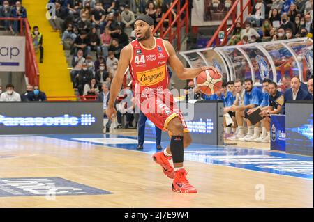 Vee Sanford (44) Victoria Libertas Pesaro während der Serie A1 des italienischen LBA Basketball Championship-Spiels Gevi Napoli Basket gegen Victoria Libertas Pesaro im Palabarbuto - Napoli, 08. Mai 2022 Stockfoto