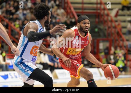 Vee Sanford (44) Victoria Libertas Pesaro während der Serie A1 des italienischen LBA Basketball Championship-Spiels Gevi Napoli Basket gegen Victoria Libertas Pesaro im Palabarbuto - Napoli, 08. Mai 2022 Stockfoto