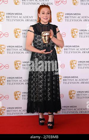 London, Großbritannien, 08/05/2022, 8.. Mai 2022, London, Großbritannien. Sophie Wilran, Gewinnerin des Female Performance in A Comedy Program Award für Almas nicht normale Teilnahme an den Virgin Media British Academy Television Awards 2022, Royal Festival Hall, London. Quelle: Doug Peters/EMPICS/Alamy Live News Stockfoto