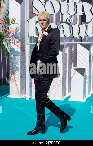 Turin, Italien. 08. Mai 2022. Die italienische Sängerin Achille Lauro auf dem Turquoise Teppich des Eurovision Song Contest Stockfoto
