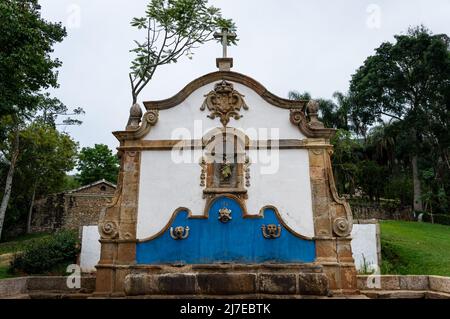 Der Sao Jose Brunnen, ein historischer Brunnen, der von Reisenden benutzt wird, um Kantinen mit Wasser zu füllen, um sie Tieren zu geben. Das Hotel liegt im historischen Zentrum. Stockfoto