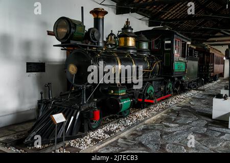 Eine Baldwin Locomotive Works Dampflokomotive Nº 5055 wird am historischen Bahnhof Sao Joao del Rei gehalten und ausgestellt. Stockfoto