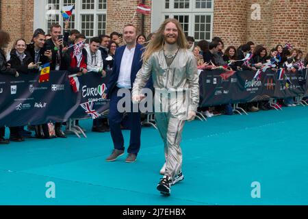 Turin, Italien. 08. Mai 2022. Der britische Sänger Sam Ryder kommt bei der Eröffnungsveranstaltung des Eurovision Song ContestCREDIT: Marco Destefanis / Alamy Live News Stockfoto