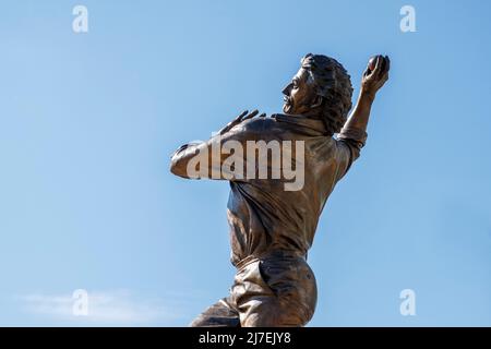 Dennis Lillee Statue, Yarra Park, Melbourne Cricket Ground, Melbourne, Victoria, Australien, Samstag, 16. April 2022.Foto: David Rowland / One-Image. Stockfoto