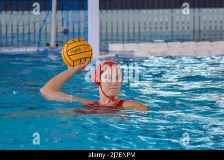 Emalia Eichelberger von SIS Roma während des Spiels SIS Roma gegen Ekipe Orizzonte Playoff Halbfinale der italienischen Meisterschaft Frauen Wasserpolo auf dem Polo Aquatico Ostia in Rom, Italien 07. Mai 2022 (Foto von Roberto Bettacchi / Pacifc Press) Stockfoto