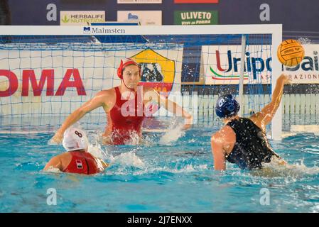 Emalia Eichelberger von SIS Roma während des Spiels SIS Roma gegen Ekipe Orizzonte Playoff Halbfinale der italienischen Meisterschaft Frauen Wasserpolo auf dem Polo Aquatico Ostia in Rom, Italien 07. Mai 2022 (Foto von Roberto Bettacchi / Pacifc Press) Stockfoto