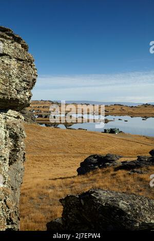 Fischerhütten und Poolburn Dam, Central Otago, Südinsel, Neuseeland Stockfoto