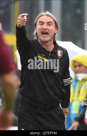 8. Mai 2022, Salerno, Italien: Davide Nicola Coach (US Salernitana 1919) während der Serie A 2021/22 Spiel zwischen den USA . Salernitana 1919 und Cagliari Calcio im Arechi-Stadion (Foto: © Agostino Gemito/Pacific Press via ZUMA Press Wire) Stockfoto