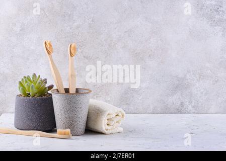 Bamboo Zahnbürste, Zero Waste Pflegeprodukte Stockfoto