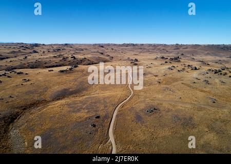 Old Dunstan Trail und Rough Ridge in der Nähe des Poolburn Dam, Central Otago, Südinsel, Neuseeland Stockfoto