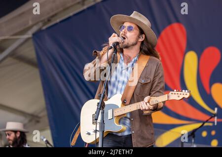 Lukas Nelson tritt mit Promise of the Real während des New Orleans Jazz & Heritage Festivals am 8. Mai 2022 auf dem Fair Grounds Race Course in New Orleans, Louisiana, auf (Foto: Daniel DeSlover/Sipa USA) Stockfoto