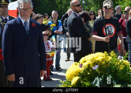 Der ukrainische Botschafter in Deutschland Andrij Melnyk und seine Frau Switlana Melnyk besuchen das sowjetische Kriegsdenkmal im Tiergarten in der Straße des 17. Juni in Berlin, Deutschland - 8. Mai 2022. Stockfoto