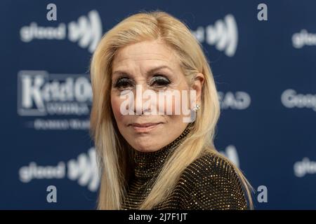 6. Mai 2022, New York, New York, USA: Judith Light trägt das Kleid von Sergio Hudson bei den jährlichen GLAAD Media Awards 33. im Hilton Midtown. Die GLAAD Media Awards würdigen Medien für faire, genaue und inklusiv dargestellte Darstellungen von LGBTQ-Personen und -Themen. (Bild: © Lev Radin/Pacific Press via ZUMA Press Wire) Stockfoto