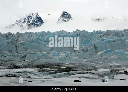 Der Mendenhall-Gletscher in der Nähe von Juneau ist ein beliebter Ort für Abenteuertourismus. Stockfoto