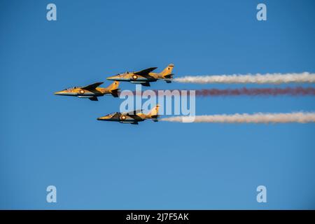 Doha, Katar, Dezember 18,2017. Die Qatar Air Force Parade auf der Uferpromenade der Doha Corniche zum Nationalfeiertag von Katar. Stockfoto