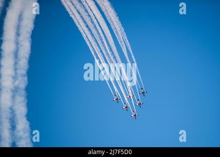 Doha, Katar, Dezember 18,2017. Die Qatar Air Force Parade auf der Uferpromenade der Doha Corniche zum Nationalfeiertag von Katar. Stockfoto