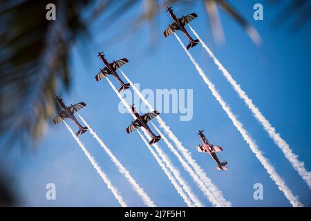 Doha, Katar, Dezember 18,2017. Die Qatar Air Force Parade auf der Uferpromenade der Doha Corniche zum Nationalfeiertag von Katar. Stockfoto