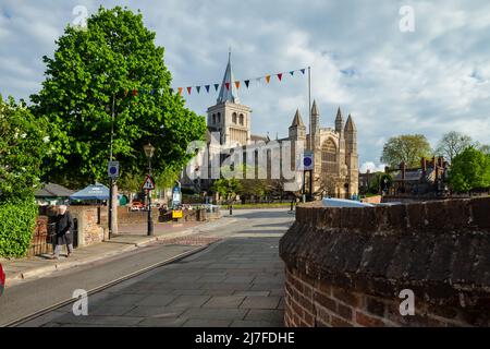 Frühlingsnachmittag in der Rochester Cathedral, Kent, England. Stockfoto