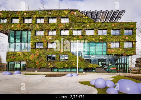 Almere, Niederlande - 3. April 2022: Aeres Green High School am Eingang der Floriade Expo 2022 wachsende grüne Städte in Almere Amsterdam, Niederlande Stockfoto